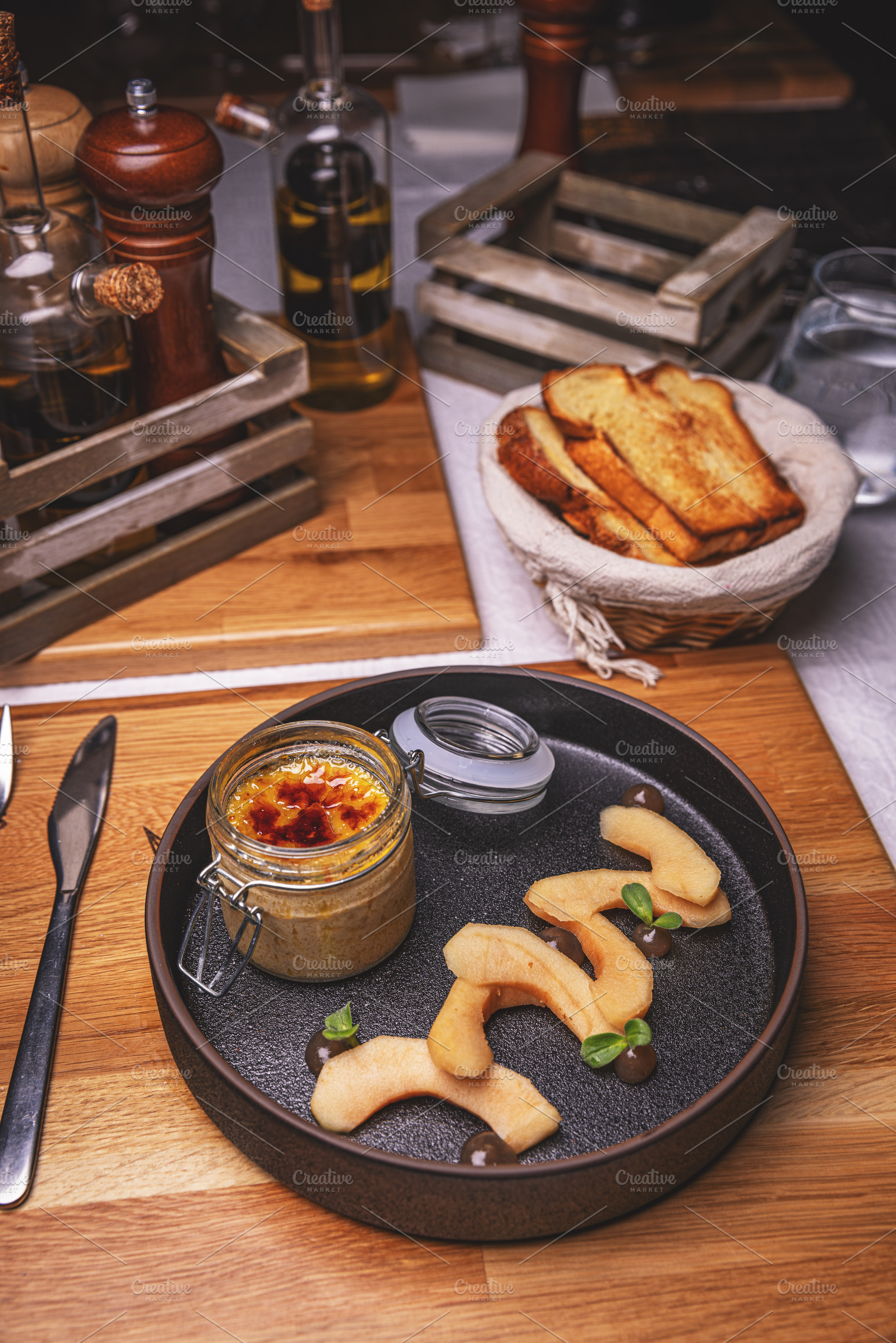Chicken liver pate served with caramelized quince, a Photo by Grafvision photography