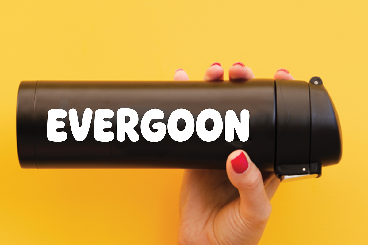 Queen Design, a Script Font by InermediaSTUDIO (Photo 6 of 7)