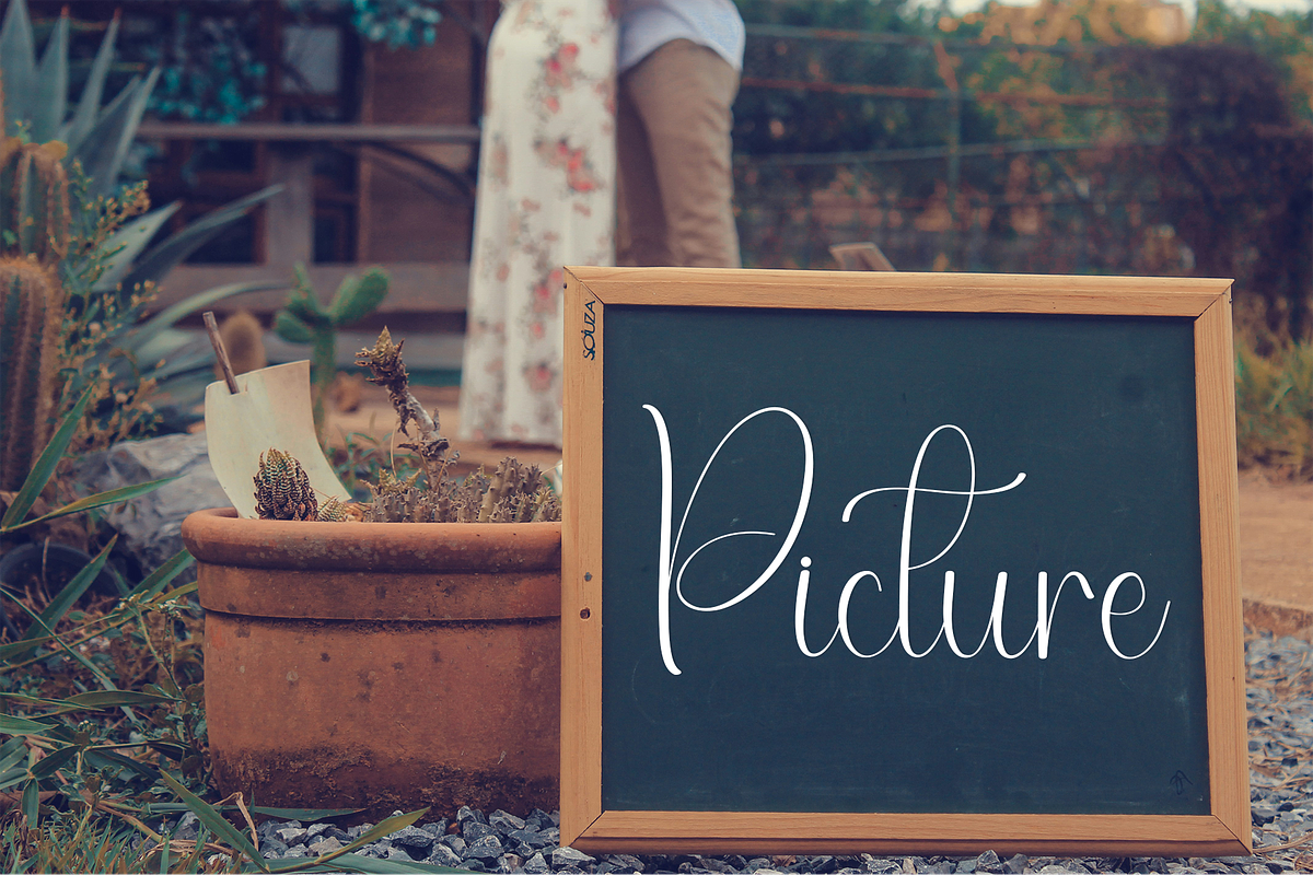 Christmas Scents, a Handwritten Font by InermediaSTUDIO (Photo 5 of 7)