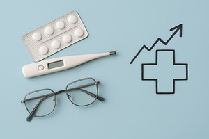 Medical flatlay with thermometer, gl, a Photo by Dvoevnore photos