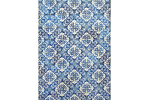 Traditional blue and white ceramic, a Photo by tilialucida