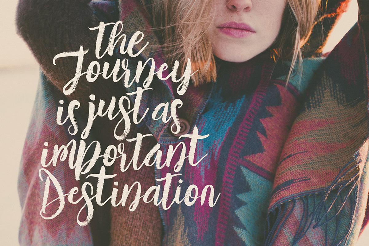 Taksim Brush Font preview 2