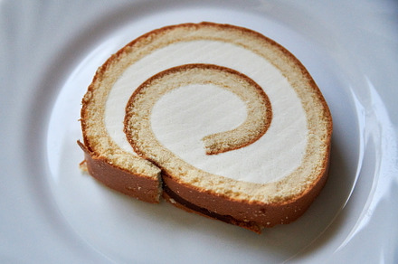 sweet biscuit roll on a plate, a Background Photo by Fotowunsch - photography 