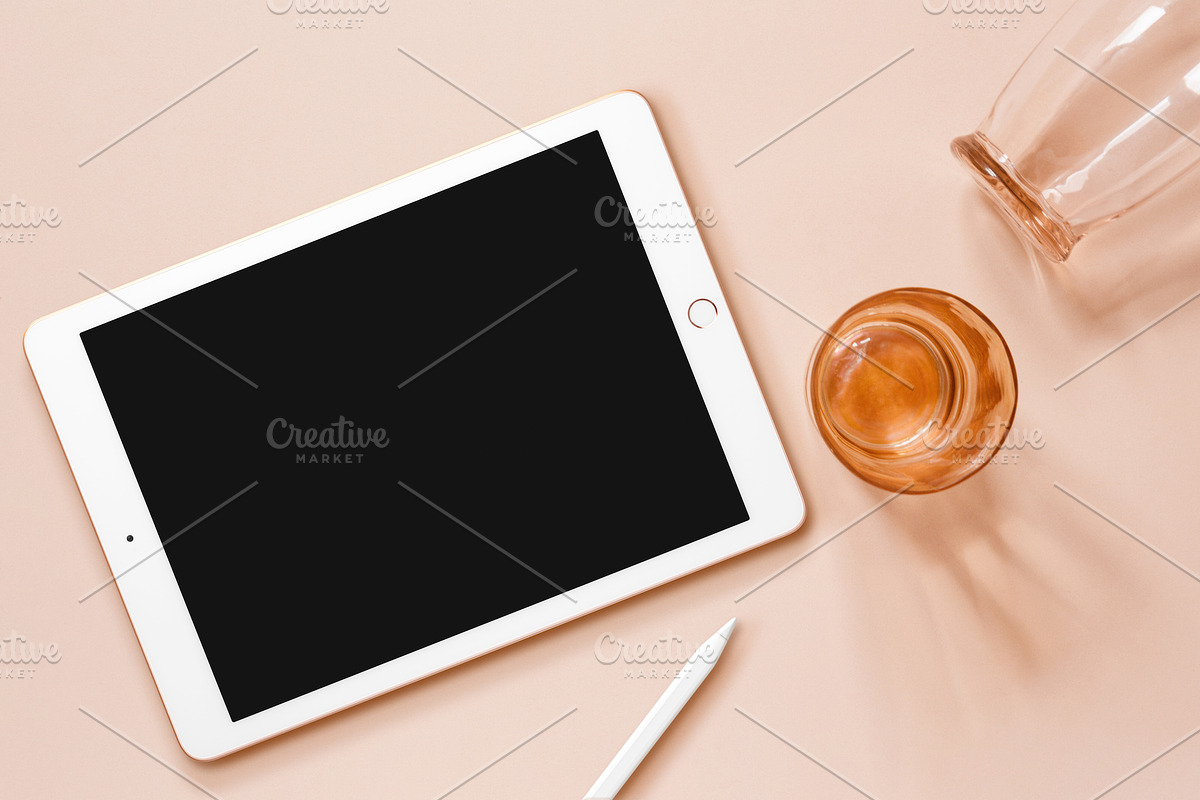 Coral Stock Photo & Mockup Bundle, a Product Mockup by Moyo Studio (Photo 10 of 12)