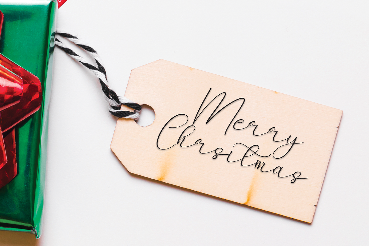 Saturday Signature | Script Font, a Handwritten Font by Scratchones (Photo 5 of 9)