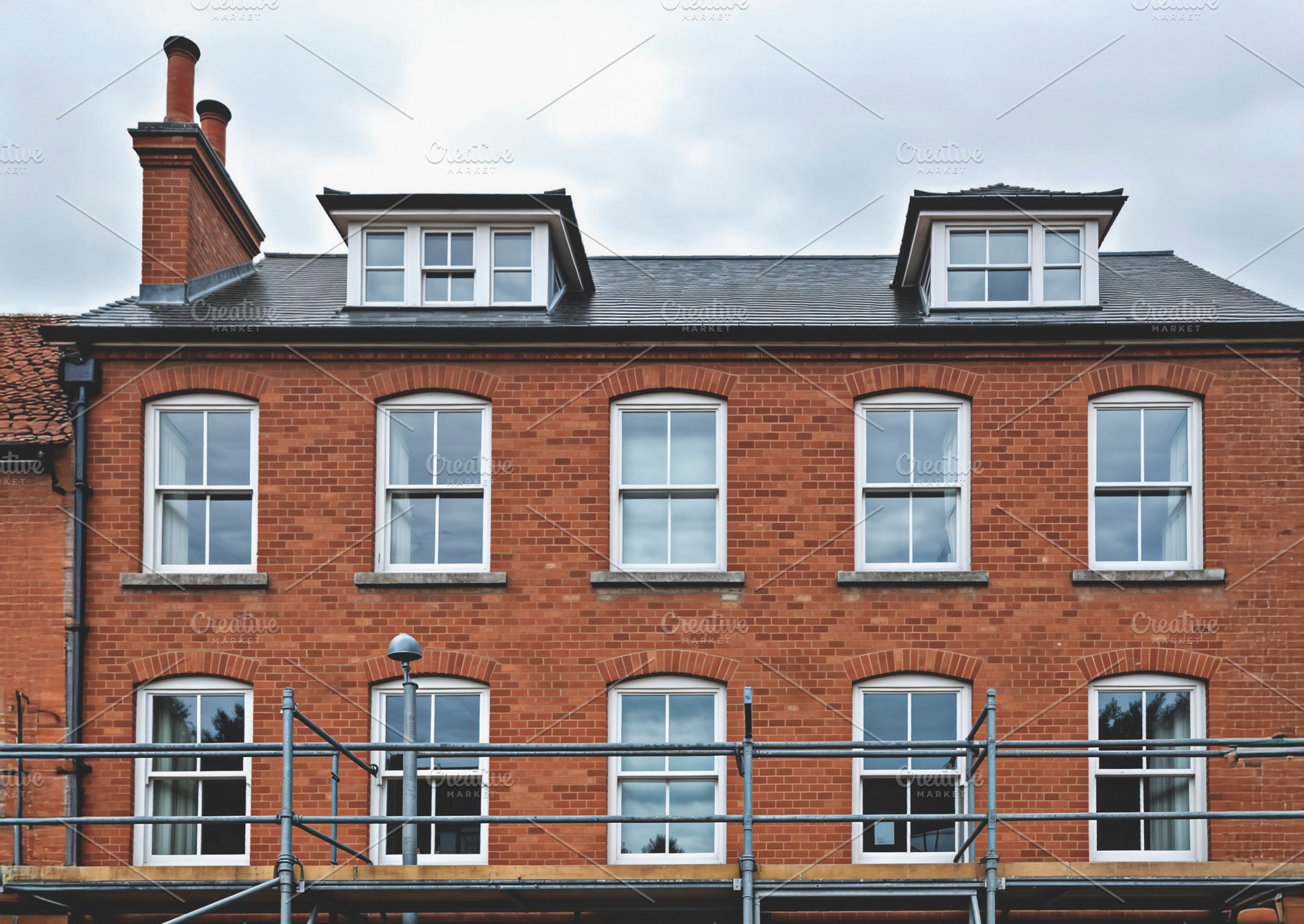 Renovation of a brick building, a Photo by rarrarorro