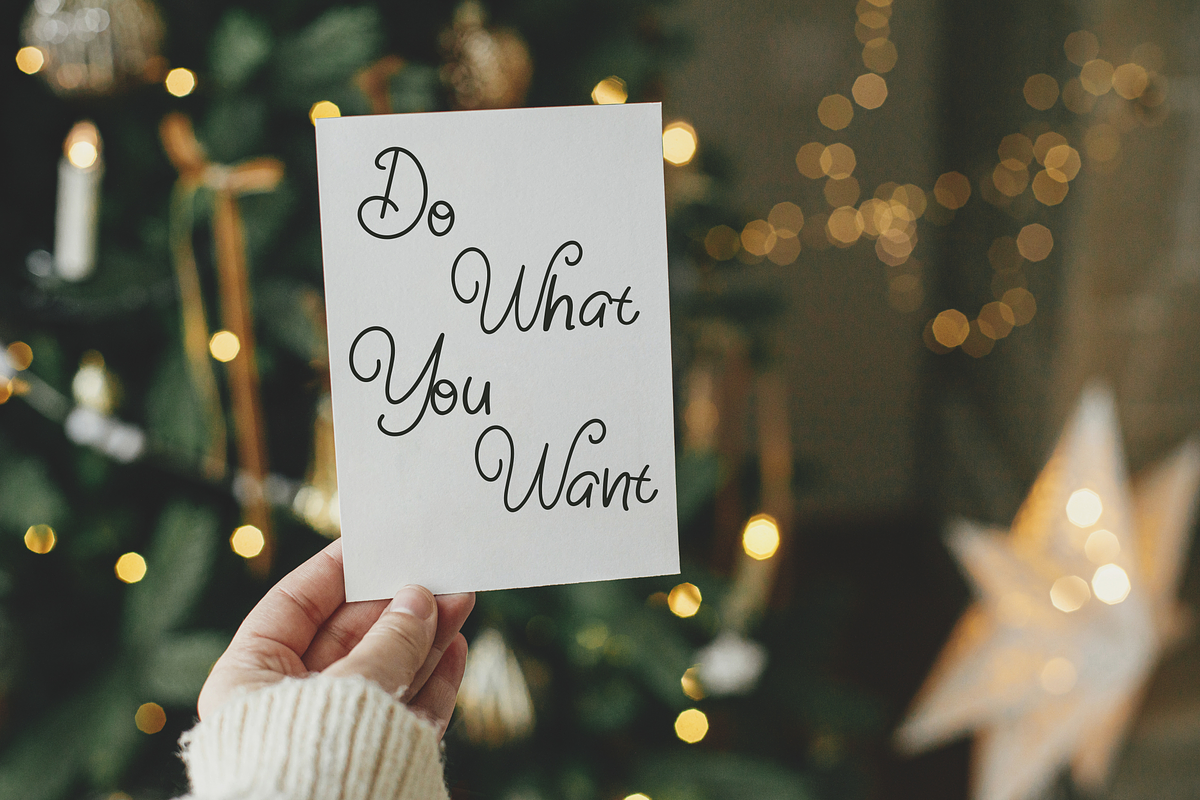 Jollyquil, a Handwritten Font by Dm Studio (Photo 5 of 10)