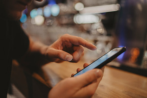 Man reading news via smartphone