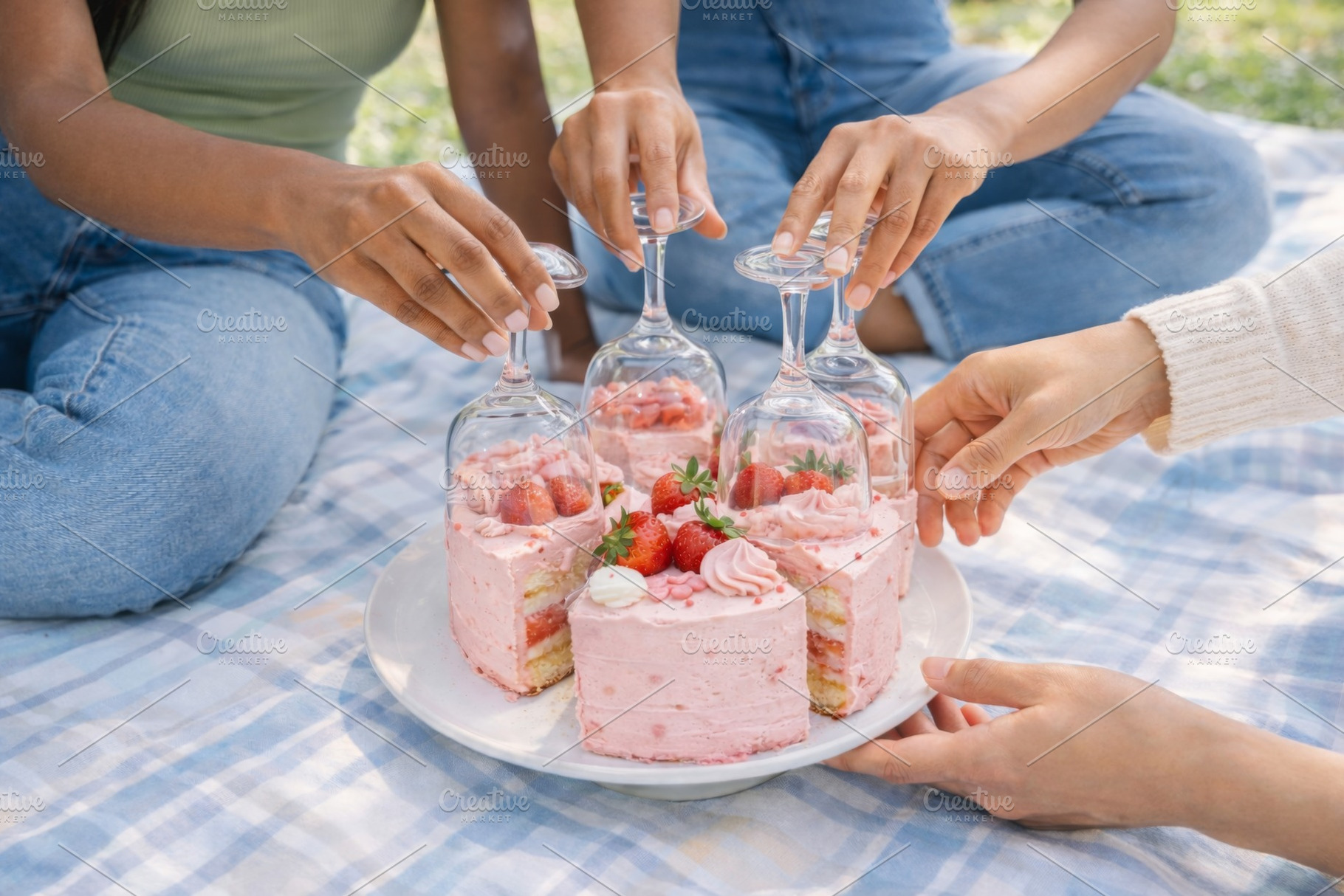 Cake picnic with strawberry desserts, a Photo by Dvoevnore photos