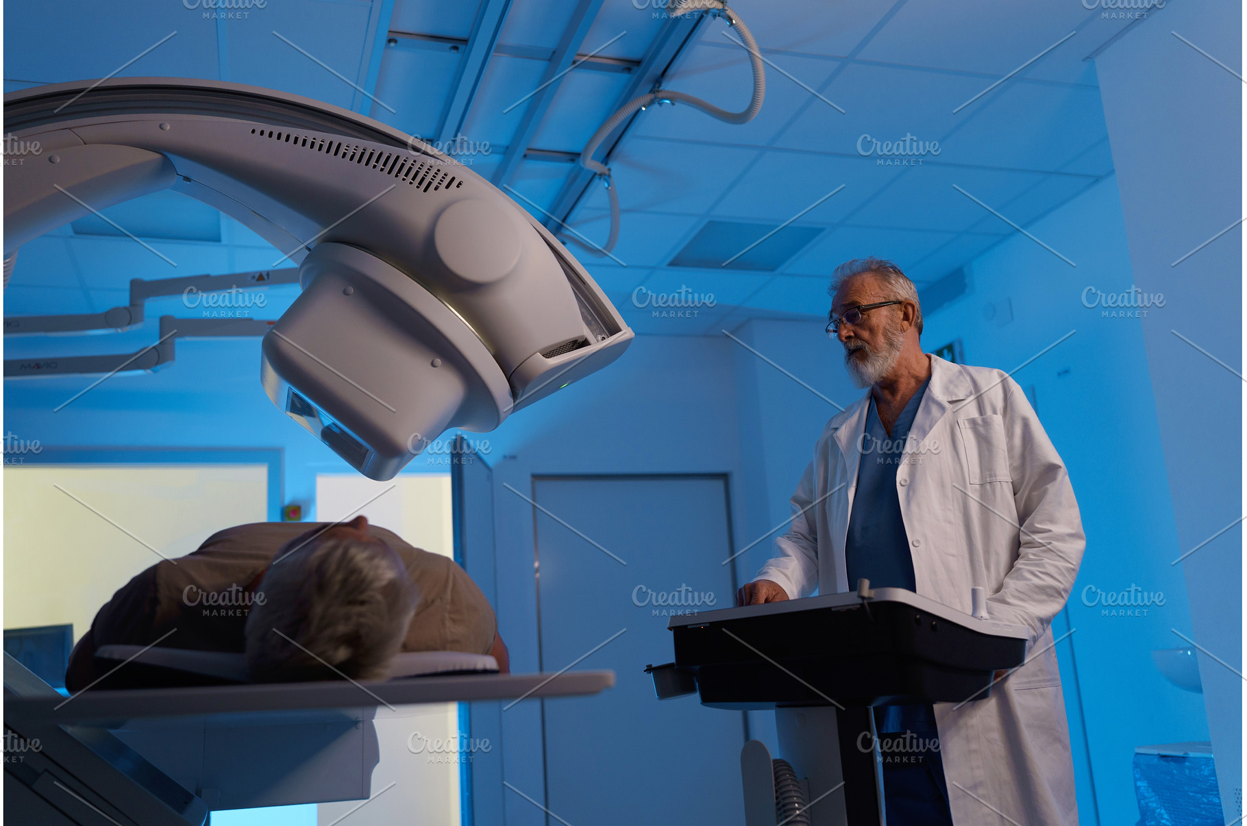 Radiologist performing X-ray, a Health & Medical Photo by HalfPoint