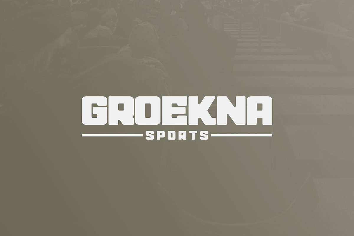 Soecken - Modern Display Typeface, a Slab Serif Font by garismantra (Photo 2 of 4)