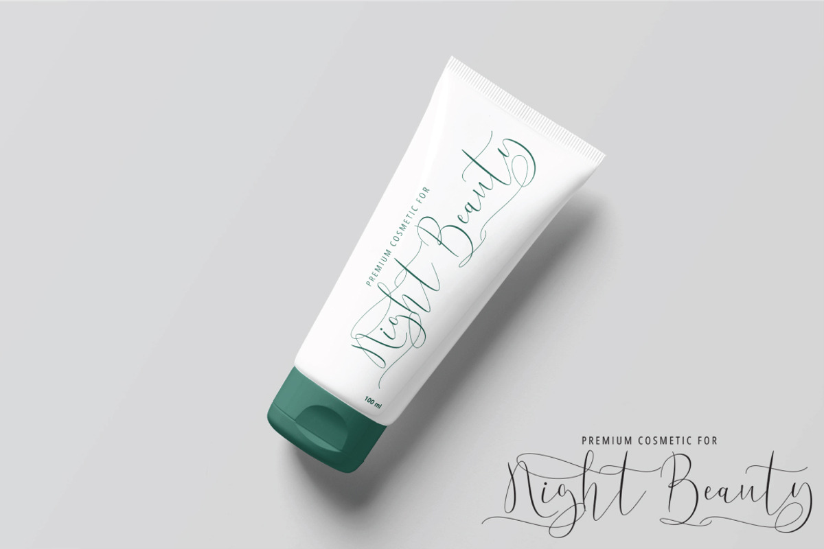 Wamoly - Luxury Script, a Script Font by tebaltipislab (Photo 8 of 10)