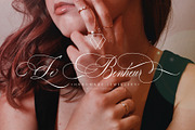 Hazle Gelia, a Script Font by JamalCreativeStudio (Thumbnail 4 of 10)