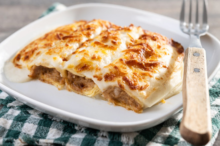 Baked Cannelloni with Cheese and Béchamel Sauce