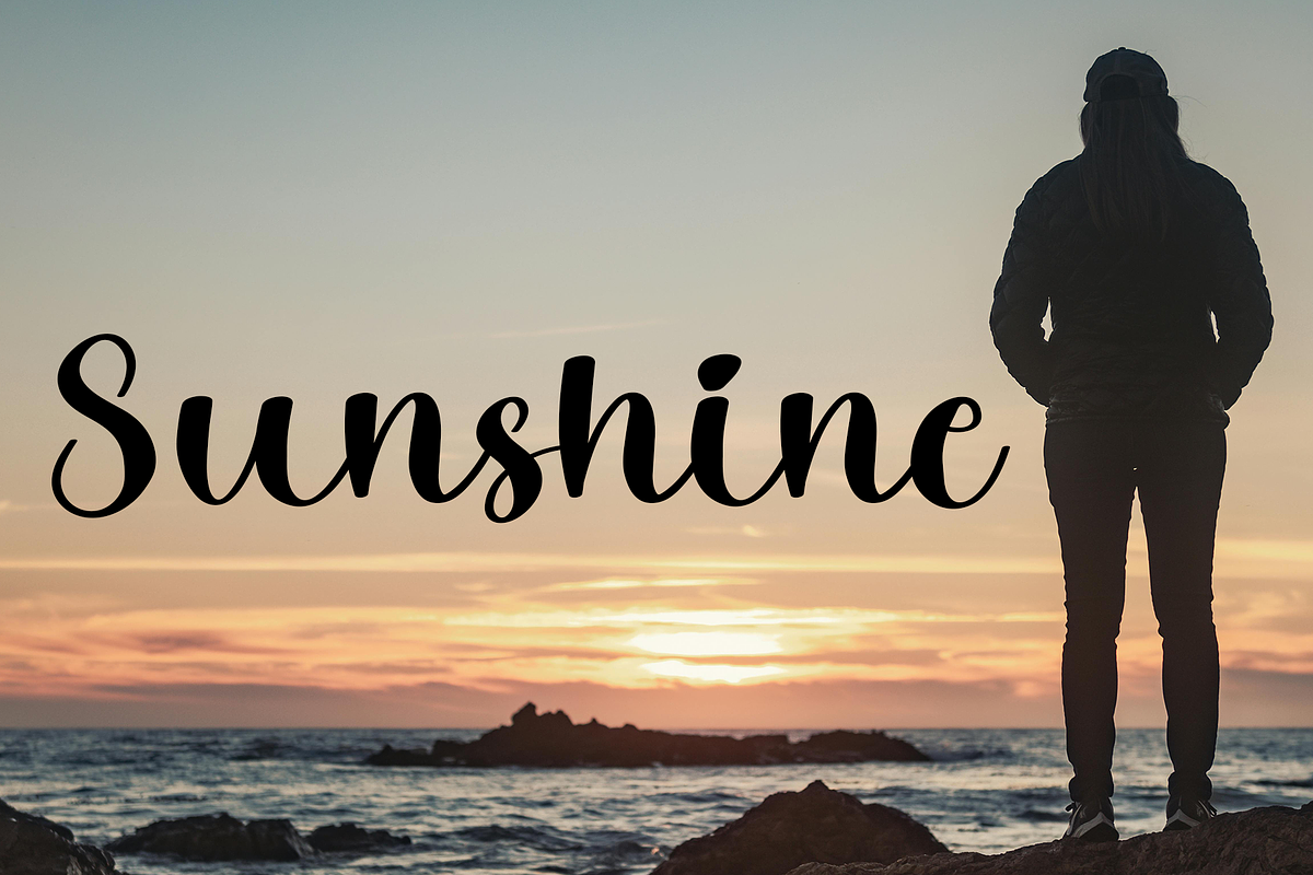 Monalisa Signature, a Handwritten Font by InermediaSTUDIO (Photo 7 of 8)