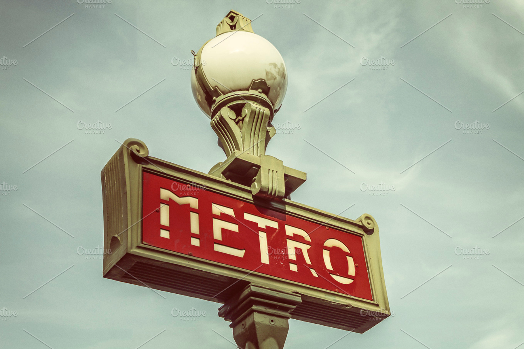 Metro Sign In Paris