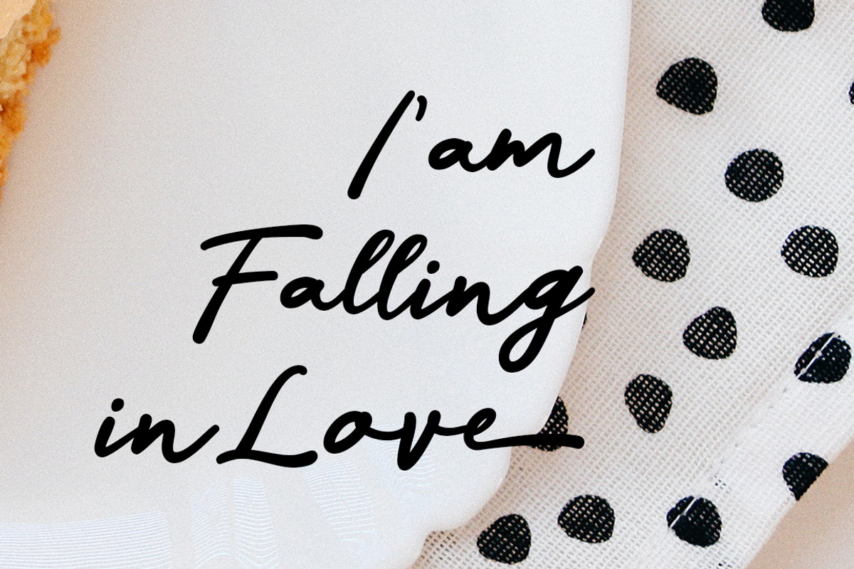 Funta, a Script Font by Gatype (Photo 8 of 8)