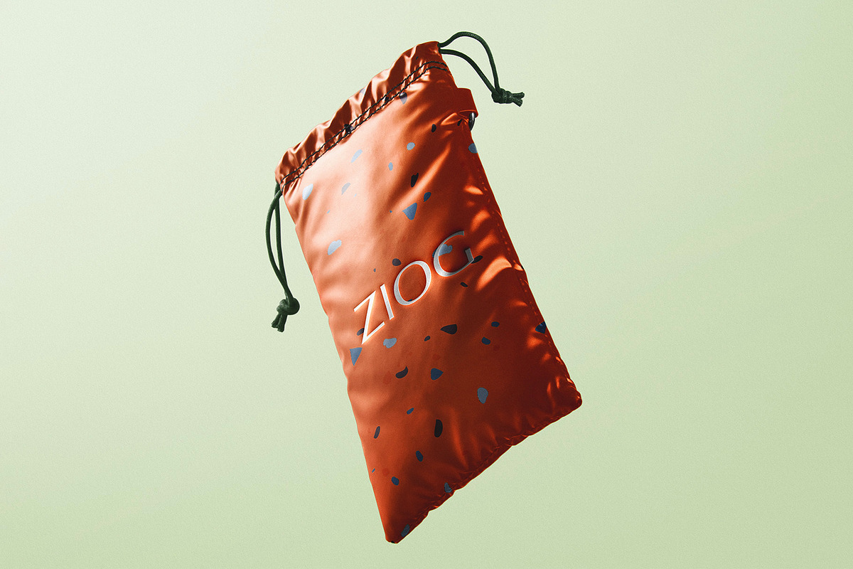 Logo Mockup Floating Pouch, a Product Mockup by Asylab (Photo 4 of 5)