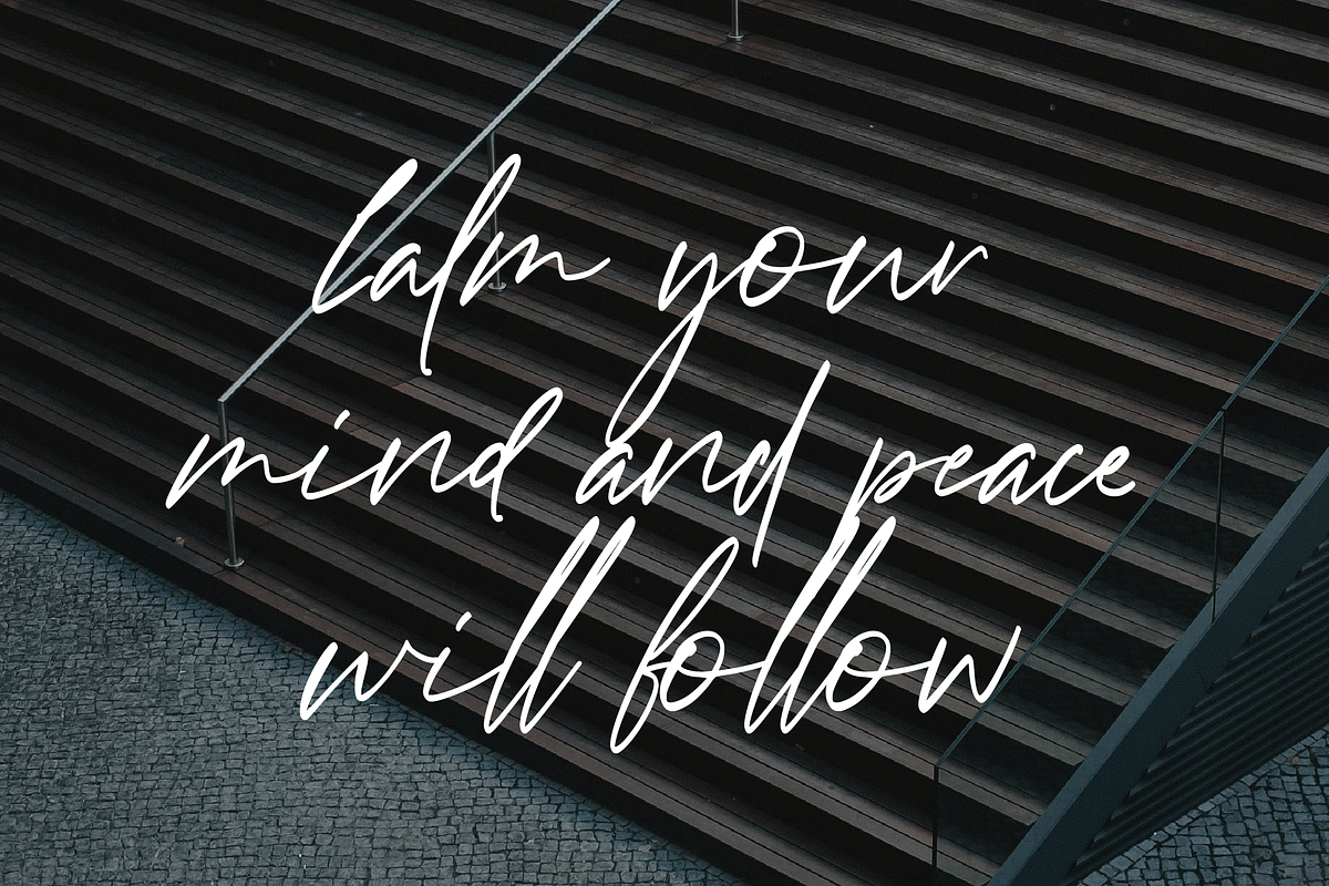 Hidzena - Classy Signature Font, a Script Font by Randi Irvan | Rvandtype (Photo 4 of 12)
