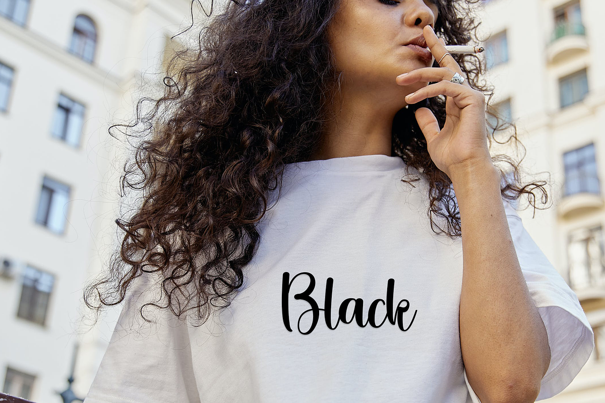 Hello Barbie, a Handwritten Font by InermediaSTUDIO (Photo 6 of 8)