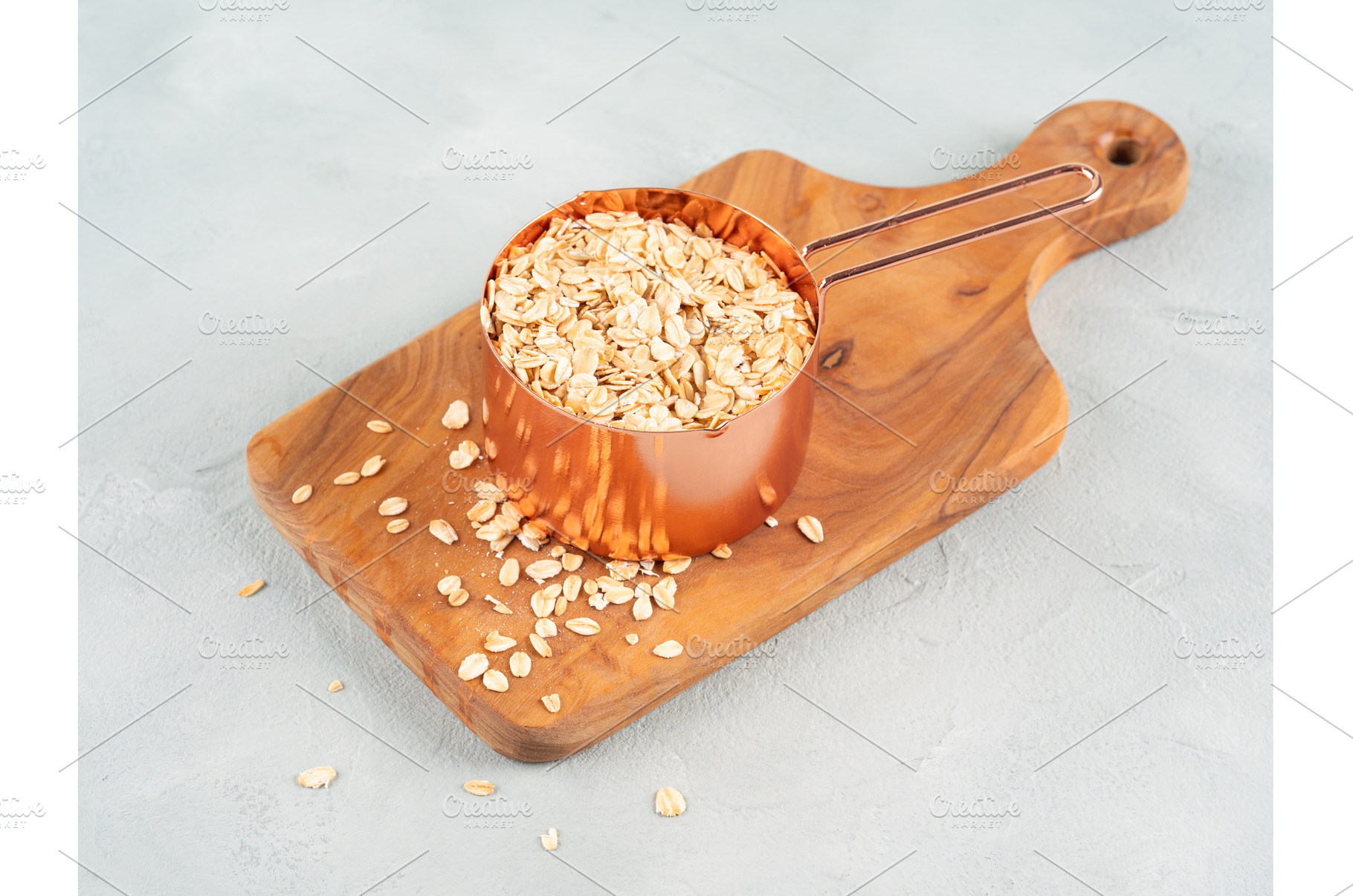 Rolled oats in measuring cup on, a Food & Drink Photo by Lifemorning