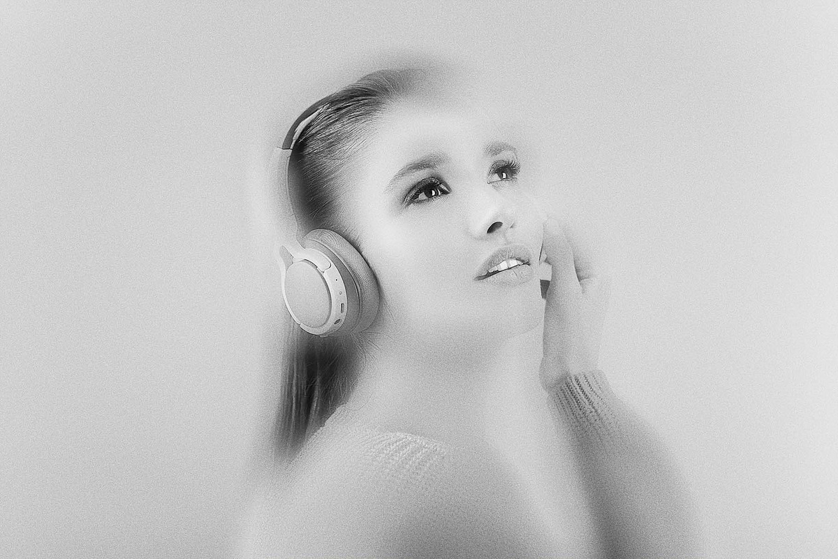 Blur Focus Photo Effect, an Action Add-On by MRI STUDIO (Photo 9 of 13)
