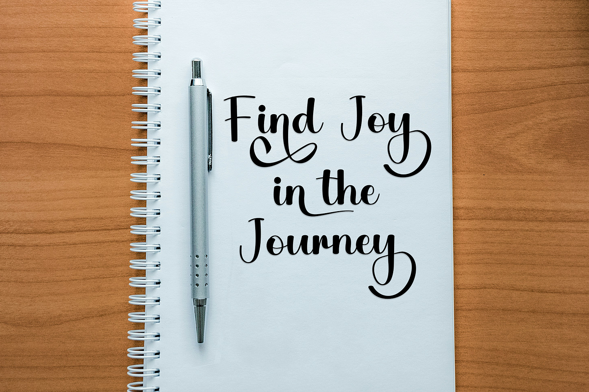 Santa Sunday, a Handwritten Font by FreshTypeINK (Photo 7 of 8)