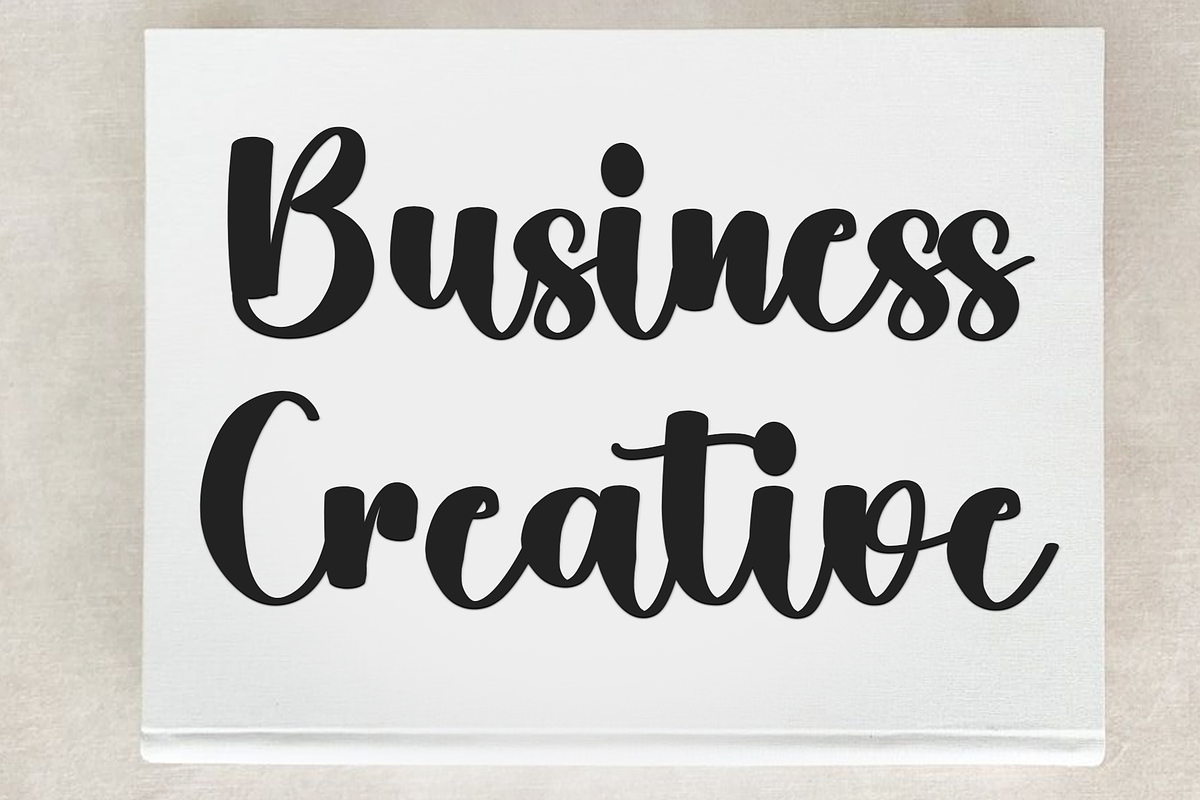 Daisies Beautiful, a Handwritten Font by InermediaSTUDIO (Photo 3 of 8)
