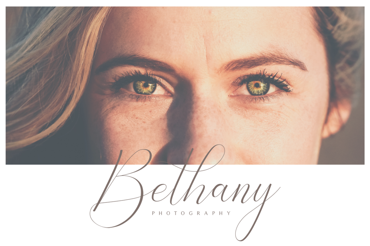 Bathey Calligraphy Font preview 2