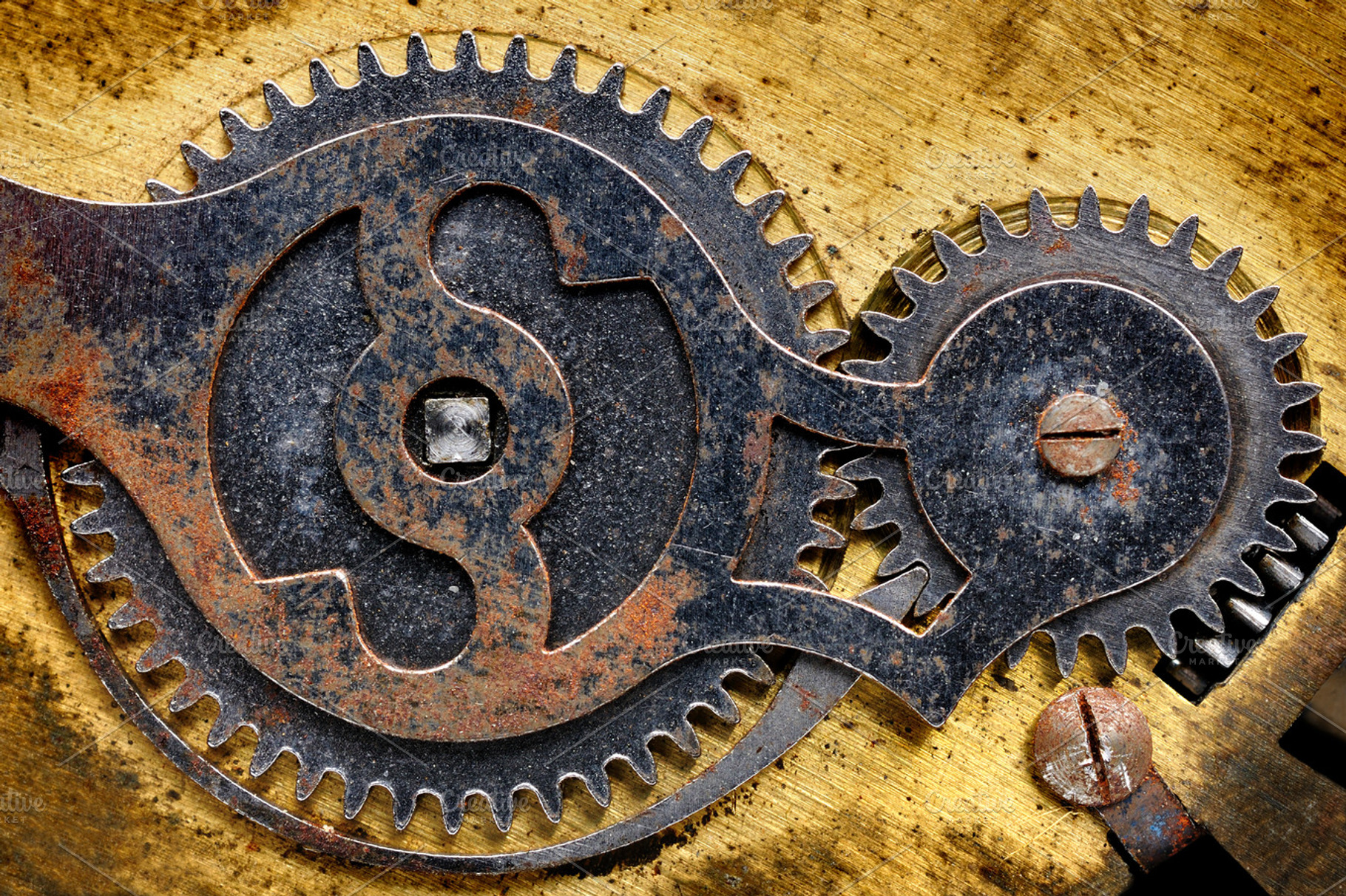Old clock mechanism containing circle, clock, and clockwork