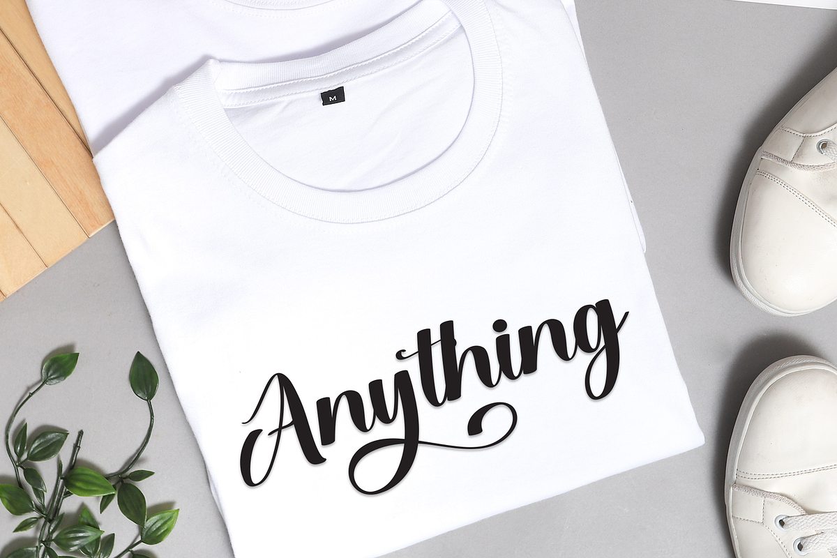 Bigde | Script Font, a Handwritten Font by Scratchones (Photo 5 of 9)