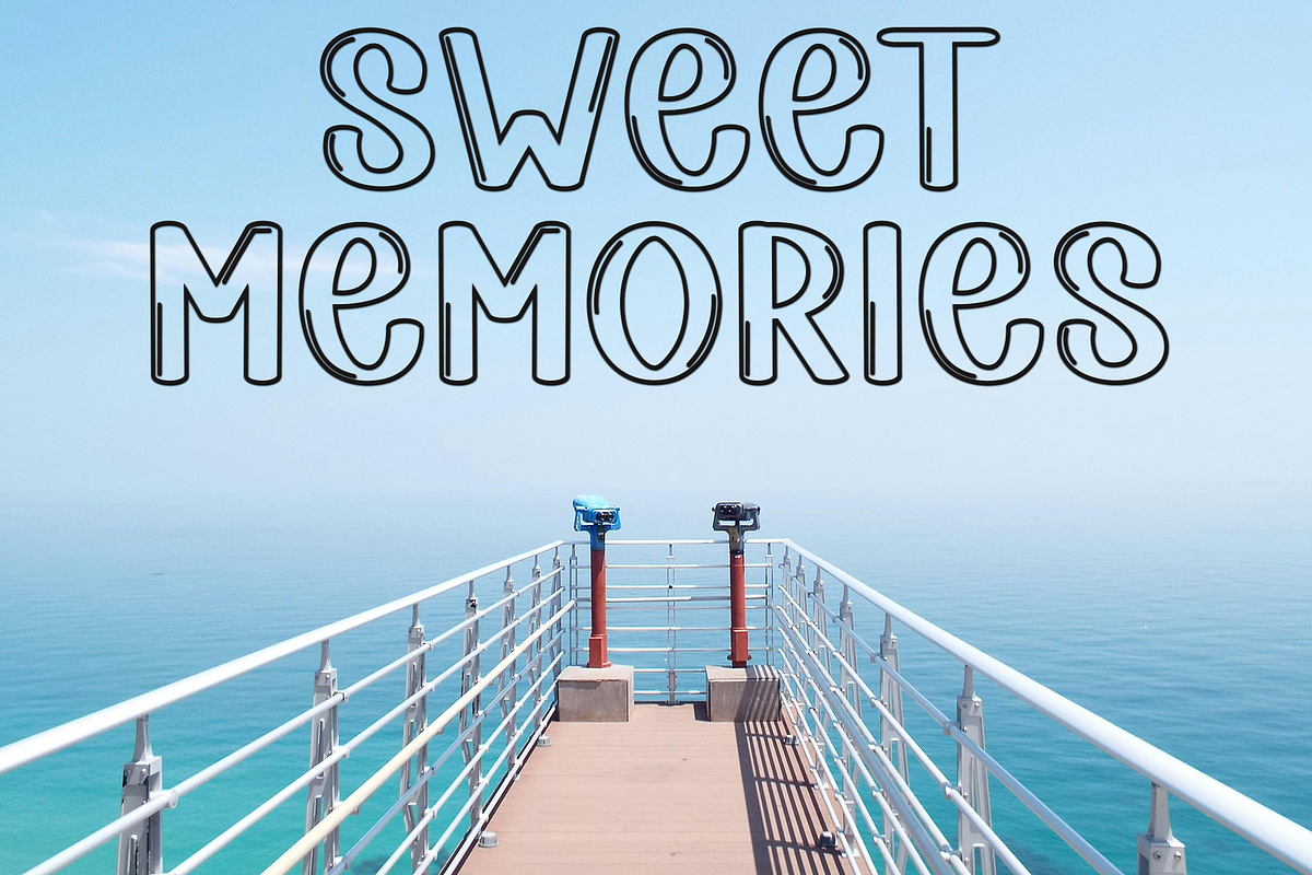 Bubble Smoke, a Script Font by InermediaSTUDIO (Photo 7 of 8)