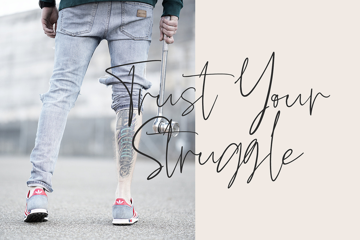 Oaklinn Script Font, a Script Font by Awanstudio (Photo 2 of 8)