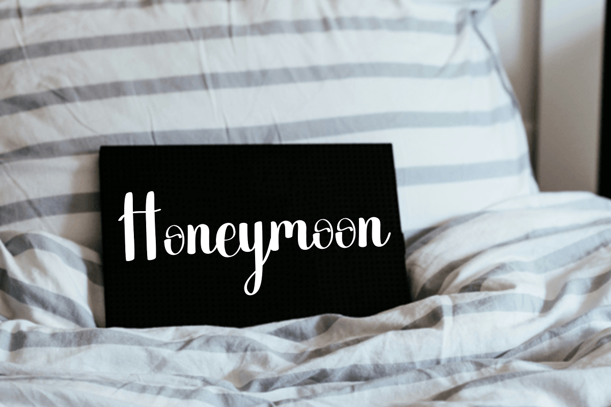 Smart Writing, a Handwritten Font by InermediaSTUDIO (Photo 2 of 8)