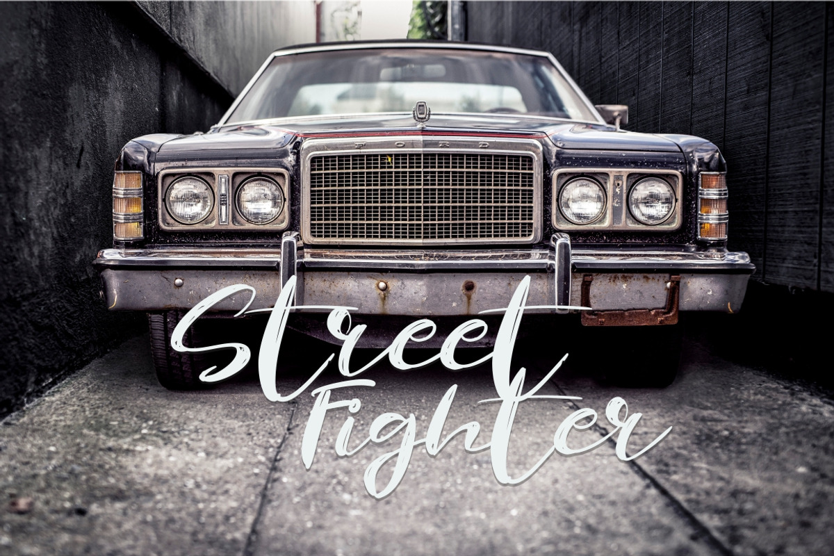 Revolution Brush Font preview 4