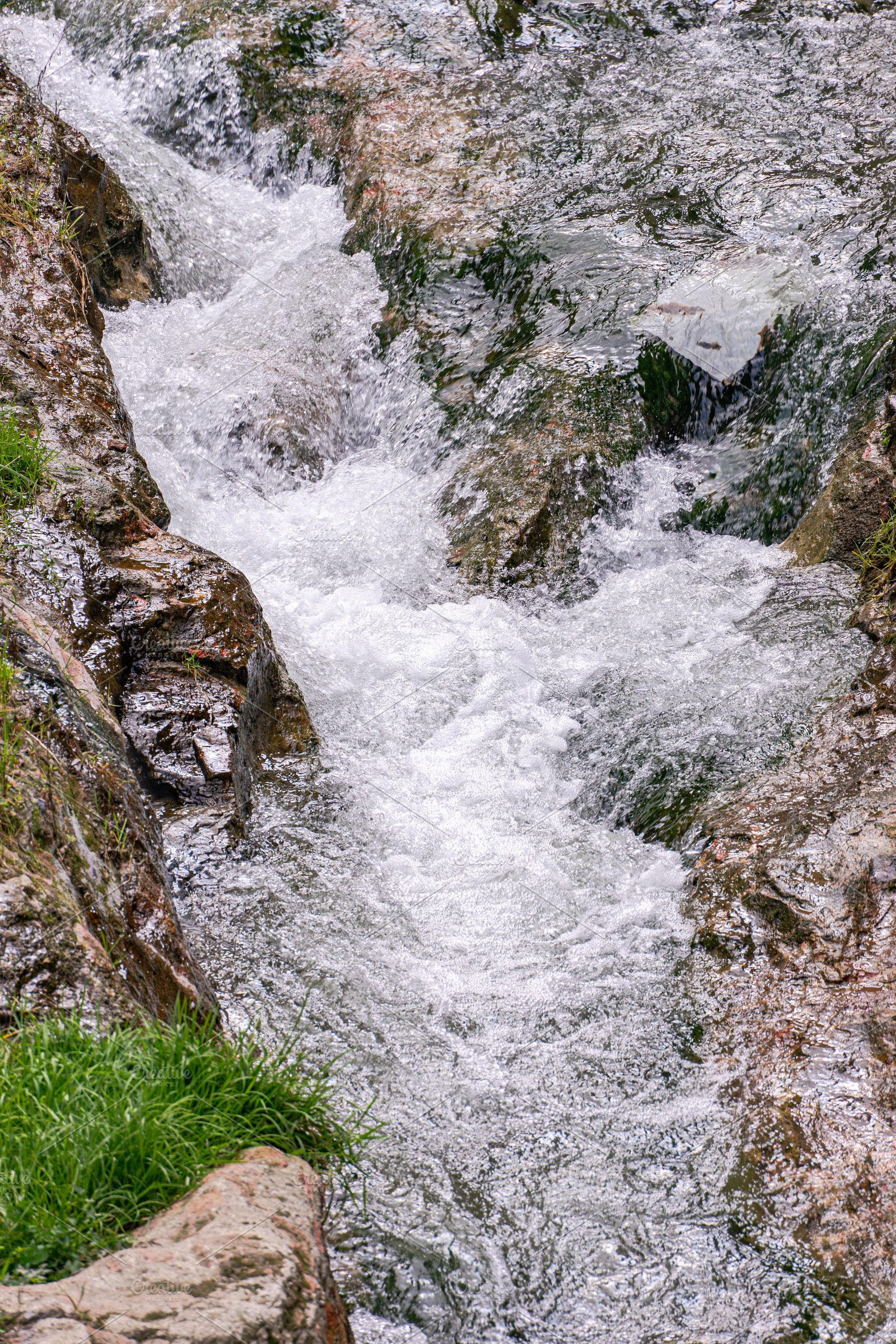 water flow of the mountain river, a Photo by Anna Bogush