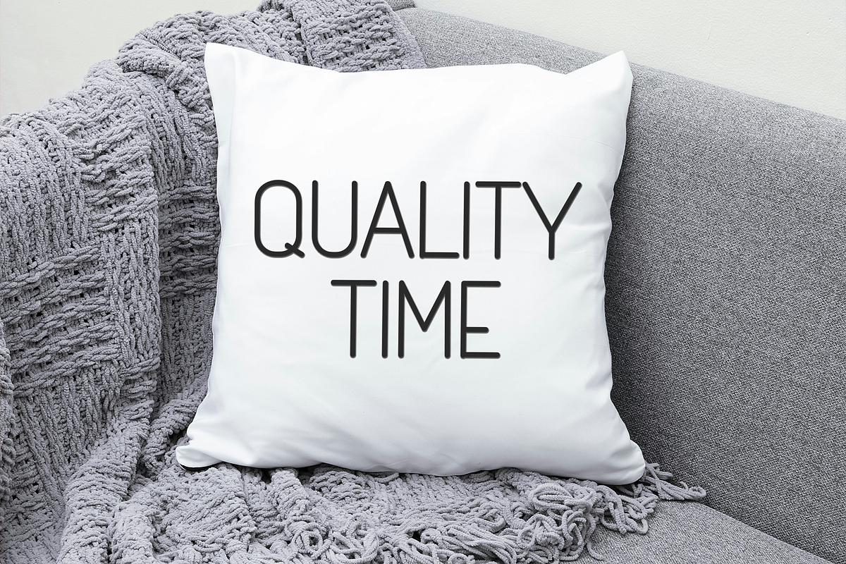 Vintage Style, a Sans Serif Font by InermediaSTUDIO (Photo 6 of 8)
