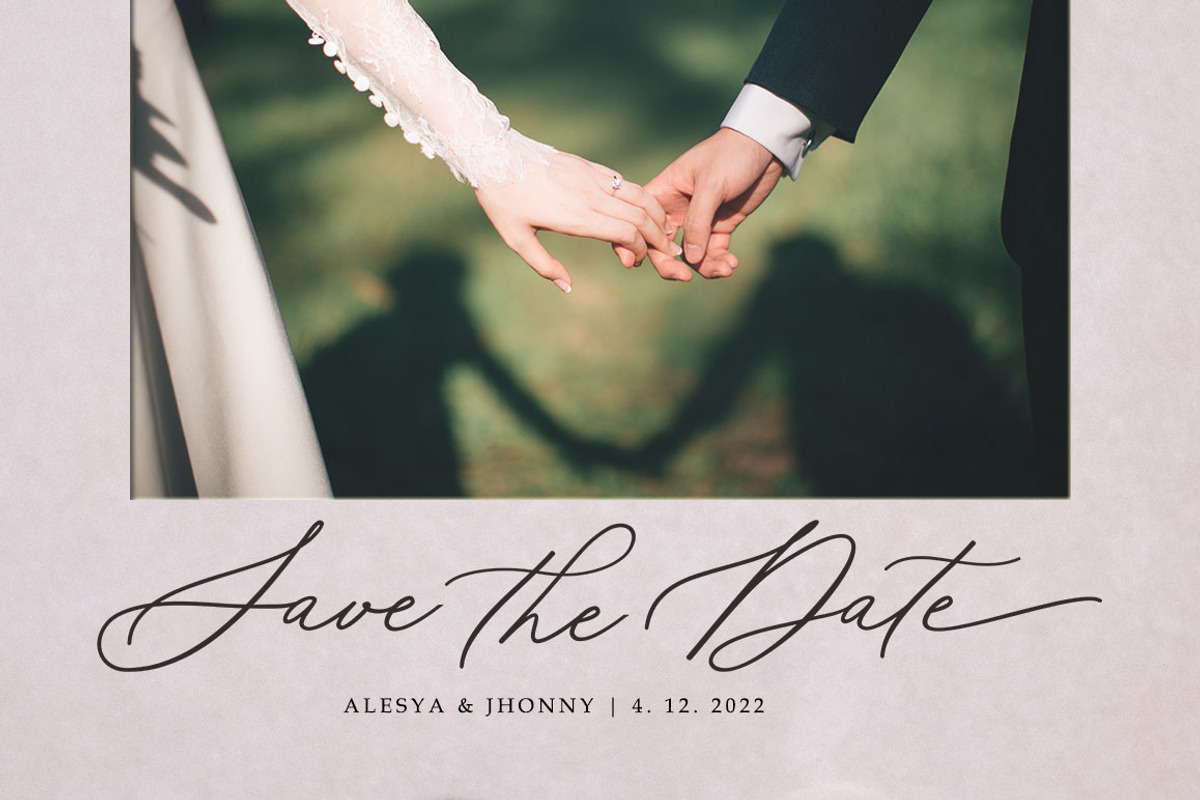 Bristhony, a Script Font by Queenopstudio (Photo 3 of 12)