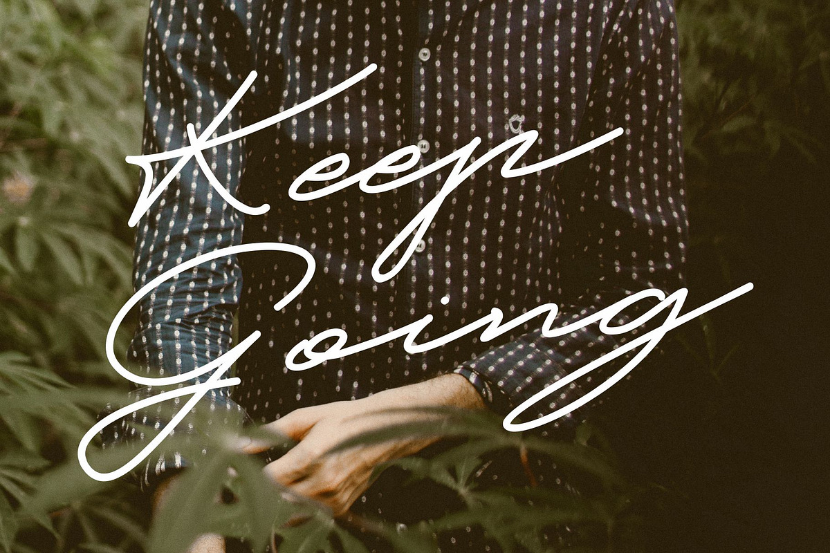 Patton Delicate Signature Typeface preview 2