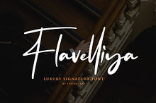 Flavellya - Luxury Signature Font