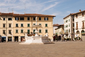 Fountain in Square of Duomo in Prato, Italy, an Architecture Photo by Bepslabor