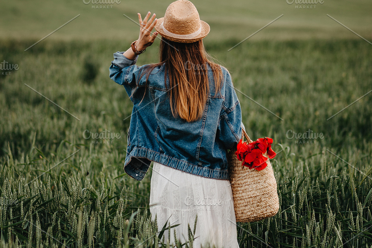 A girl in a poppy field - 5 photos, a Person Photo by Fargana (Photo 2 of 4)