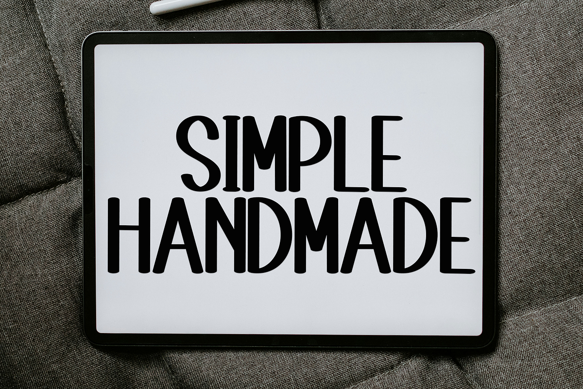 Smart Grinch, a Sans Serif Font by InermediaSTUDIO (Photo 6 of 8)