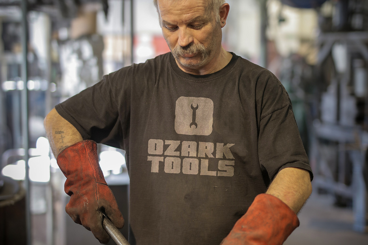 Oil Slick Font + Bonus Elements, a Font by Von Type Co (Photo 5 of 8)