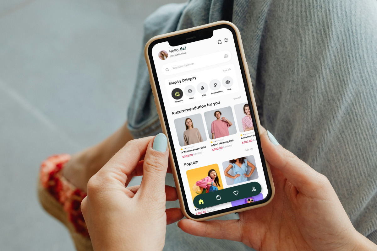Luxe - Modern Fashion Mobile App, an App Template by trabaskriya (Photo 5 of 5)