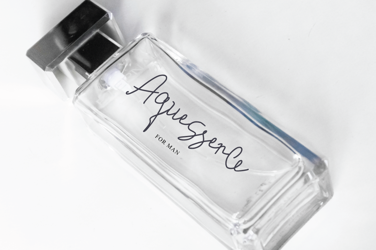 Athenia Signature, a Font by Eltypesstudio (Photo 8 of 10)