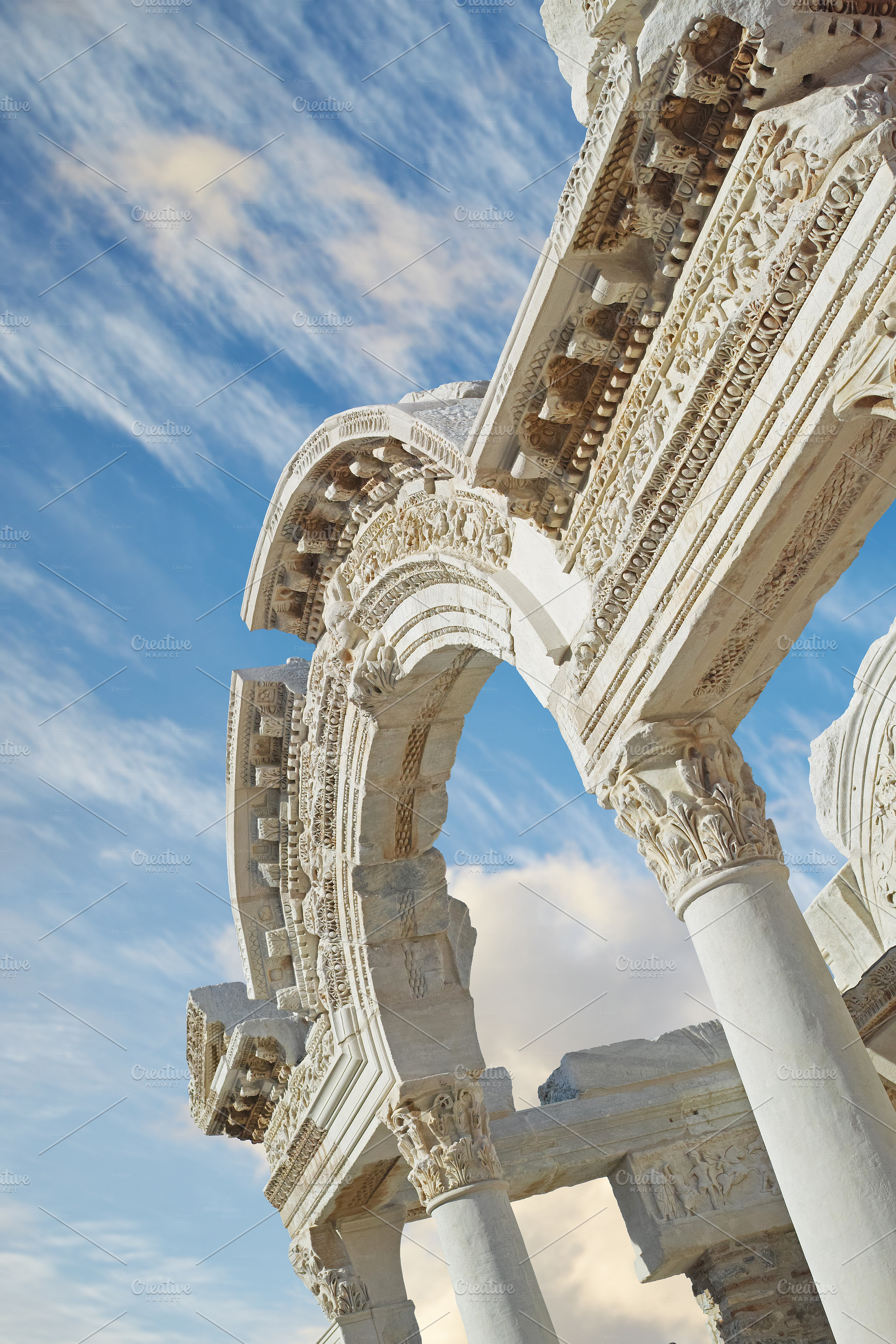 The ancient city of Ephesus, a Photo by Peopleimages.com