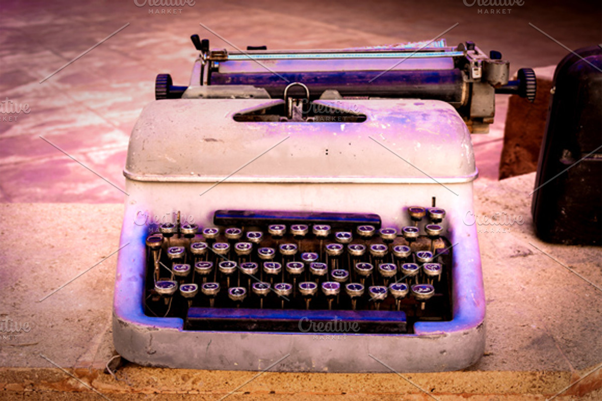 15 Retro Vintage Objects Bundle, a Technology Photo by Daria Volyanskaya (Photo 3 of 5)