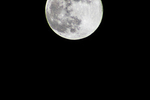 Full moon in the black sky.