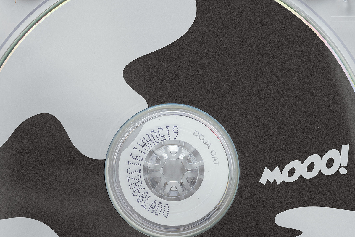 Jewelcase.psd - CD Case Mockup, a Product Mockup by BLKMARKET© (Photo 8 of 9)